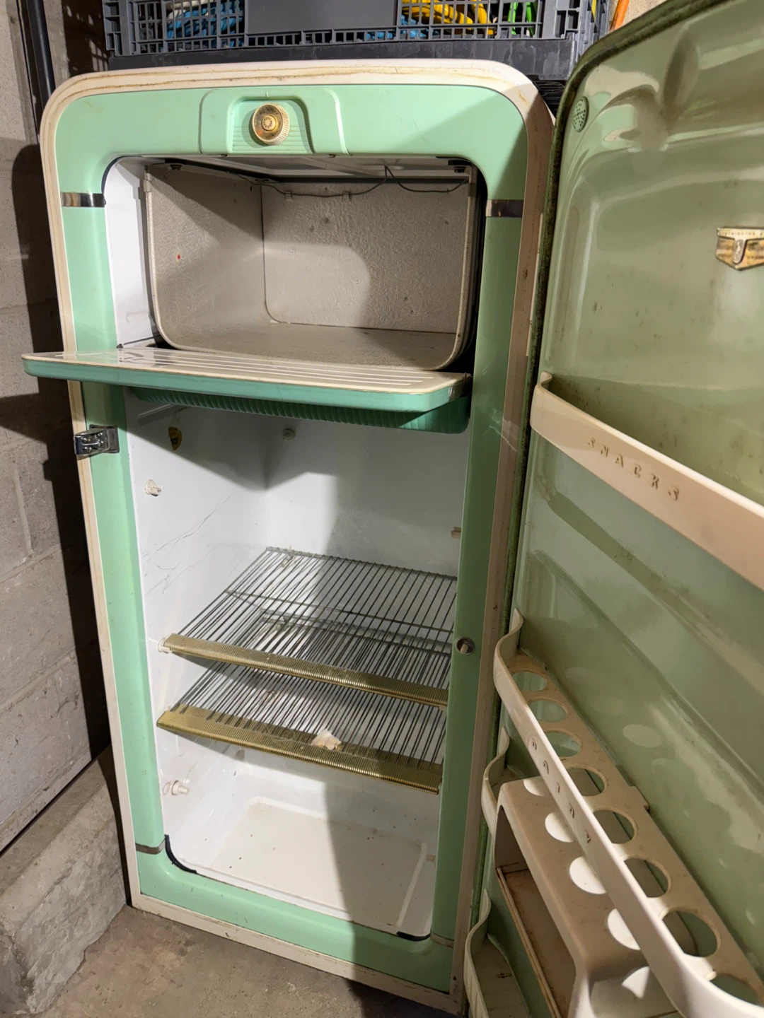Vintage Leonard Refrigerator - photo 3