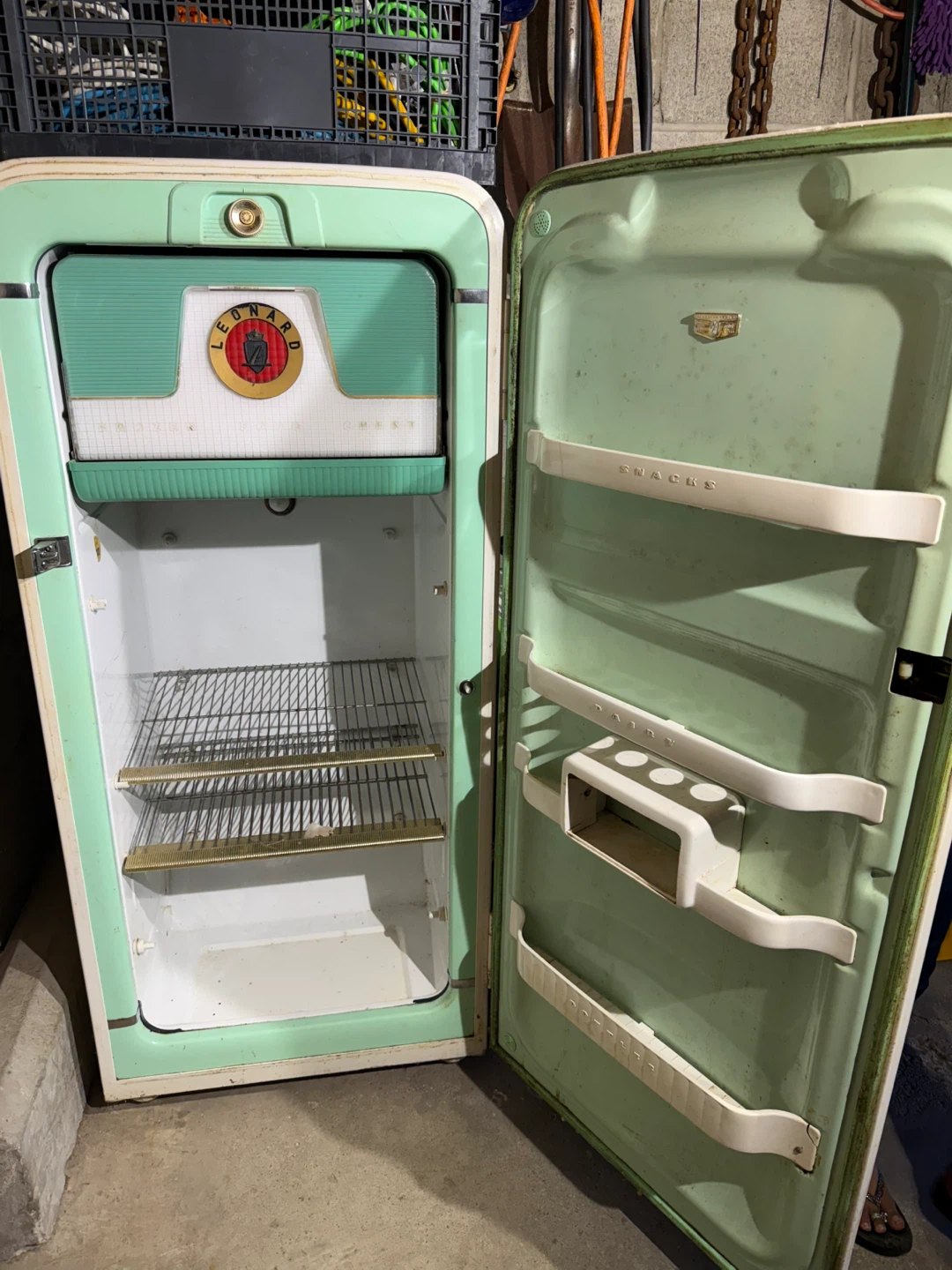 Vintage Leonard Refrigerator - photo 2