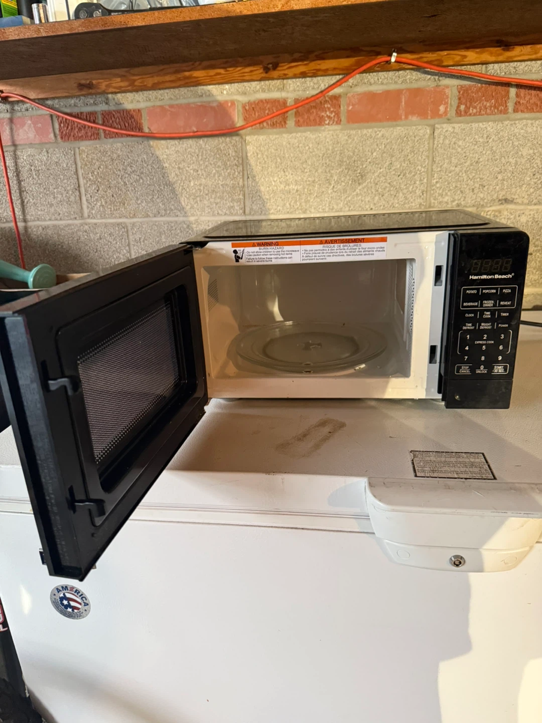 Hamilton Beach Microwave - photo 2