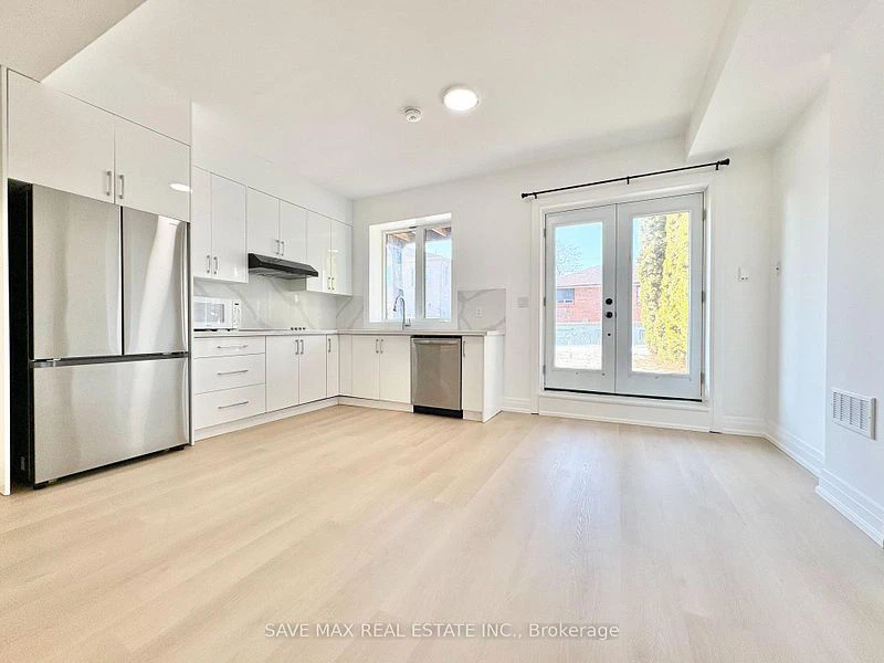 ✨ RENTAL: Spacious Ground Floor Studio Walkout Pharmacy Ave ✨