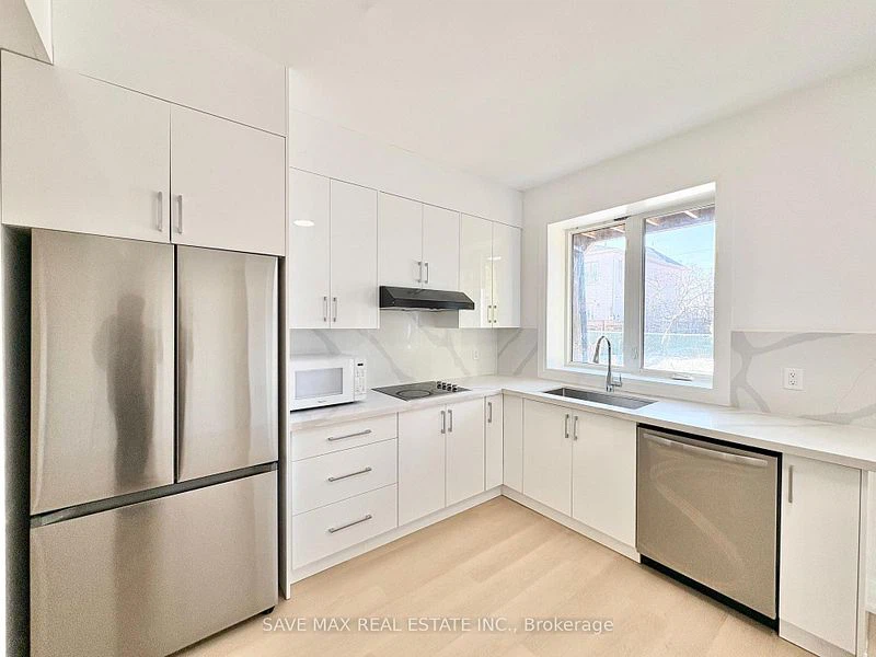 ✨ RENTAL: Spacious Ground Floor Studio Walkout Pharmacy Ave ✨ - photo 3