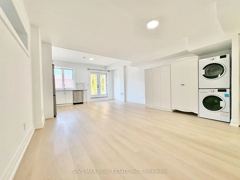 ✨ RENTAL: Spacious Ground Floor Studio Walkout Pharmacy Ave ✨ - photo 4