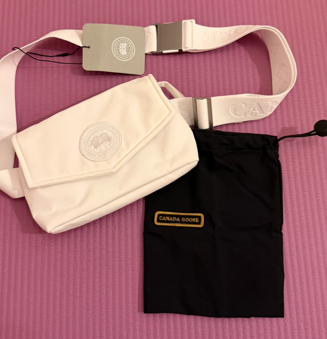 NEW✨Canada Goose Mini Waist Pack White