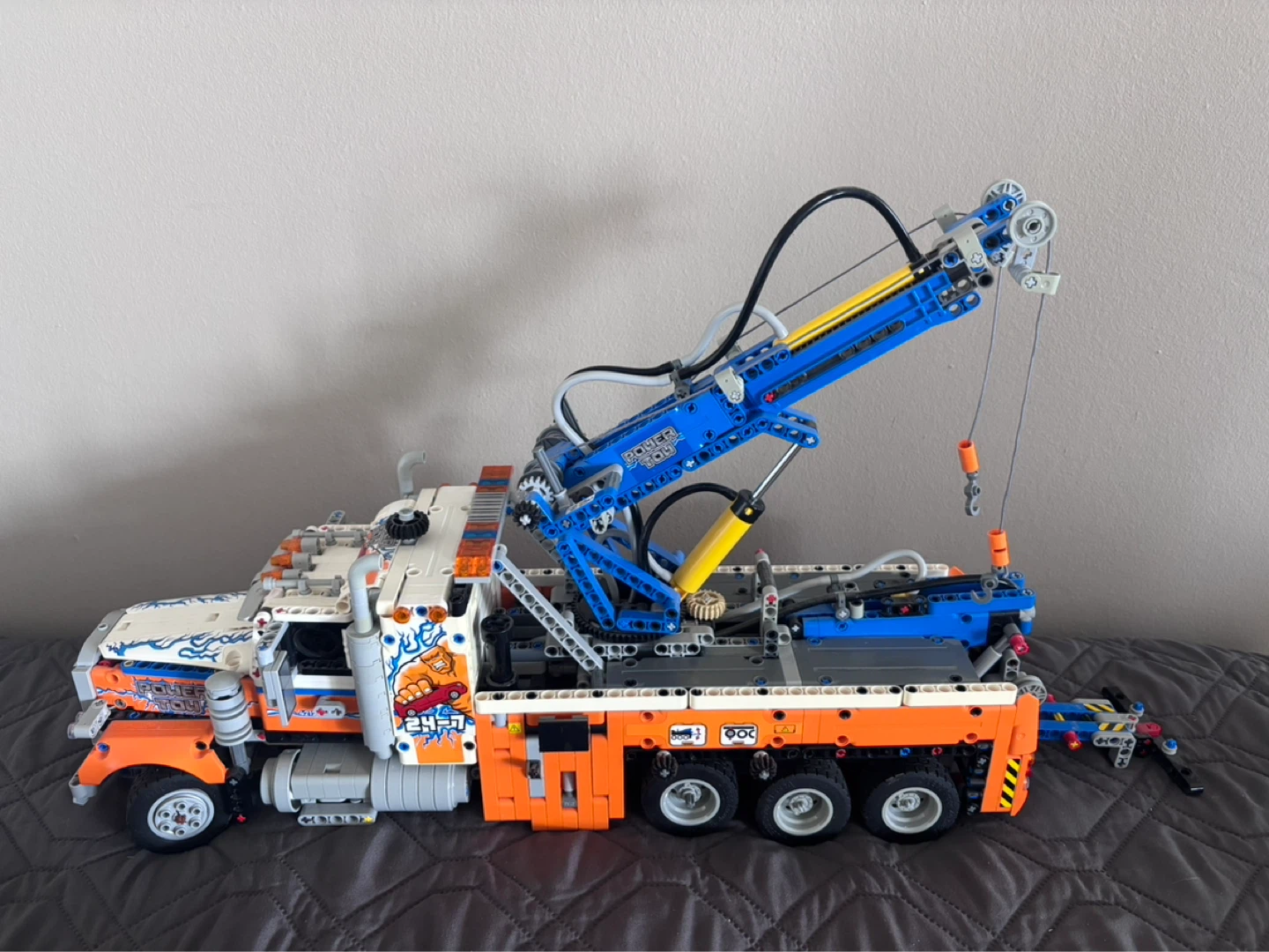 LEGO Technic Heavy-duty Tow Truck 42128. RETIRED PRODUCT. - photo 4