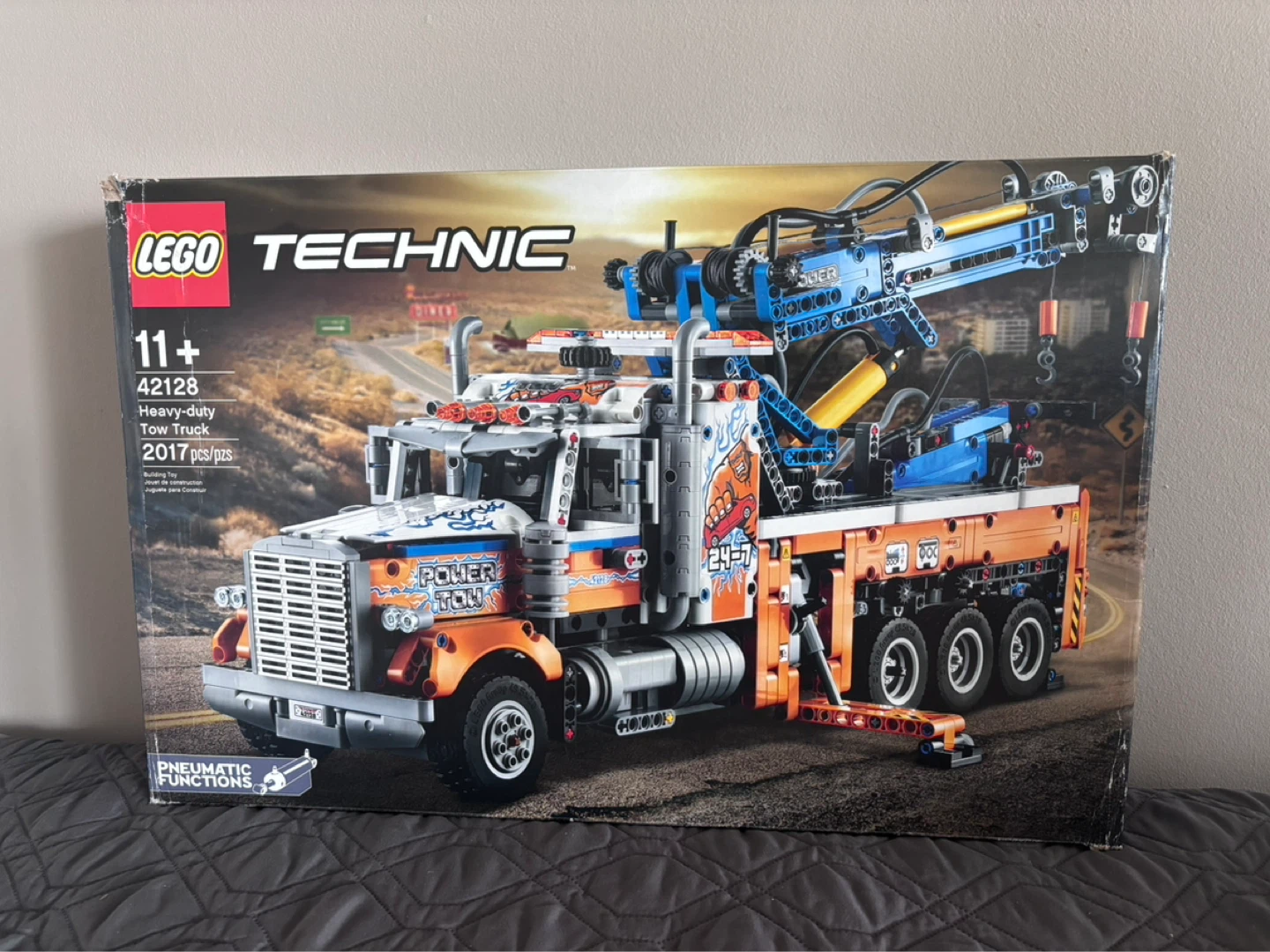 LEGO Technic Heavy-duty Tow Truck 42128. RETIRED PRODUCT.