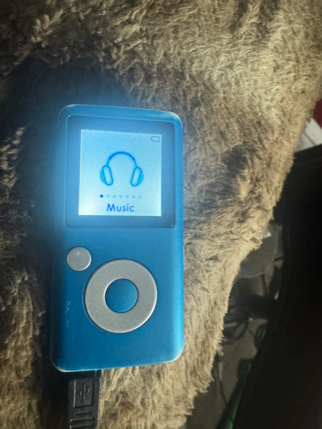 Coby Music Player with 40 songs on. - photo 3