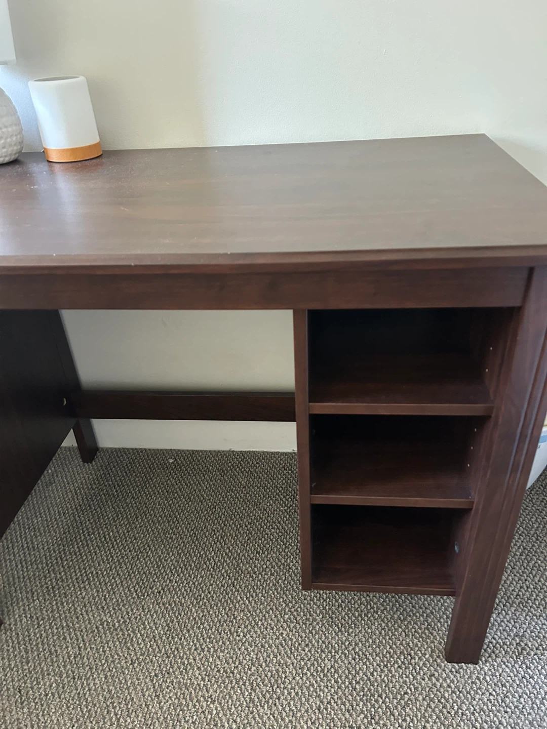 Desk - photo 2