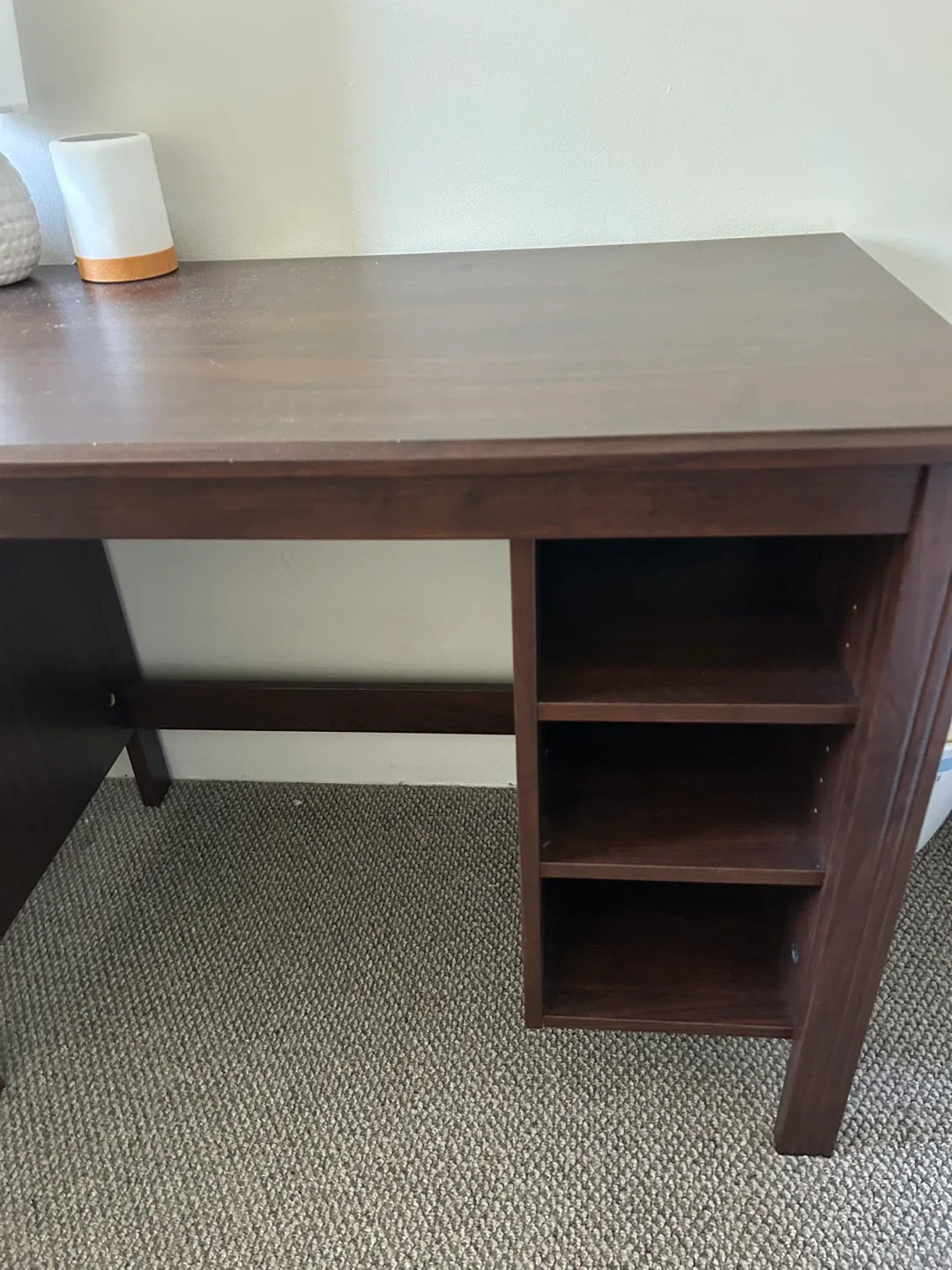 Desk - photo 2