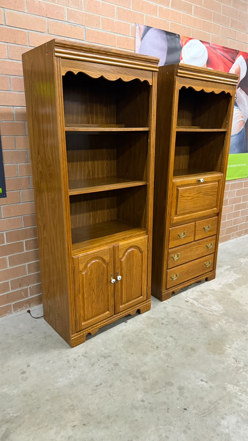 Broyhill set of 2 Bookcases with storage - photo 5