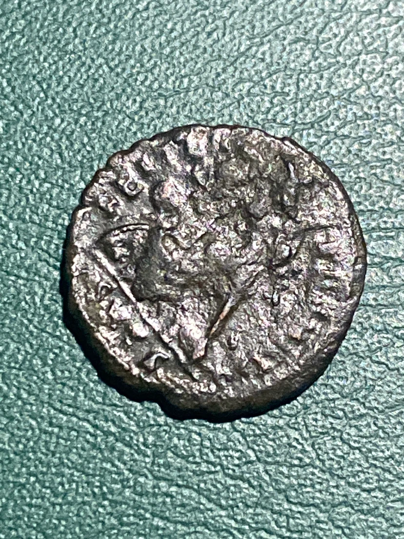 Roman Empire Constantine II Nummus Coin 337-340 AD - photo 2