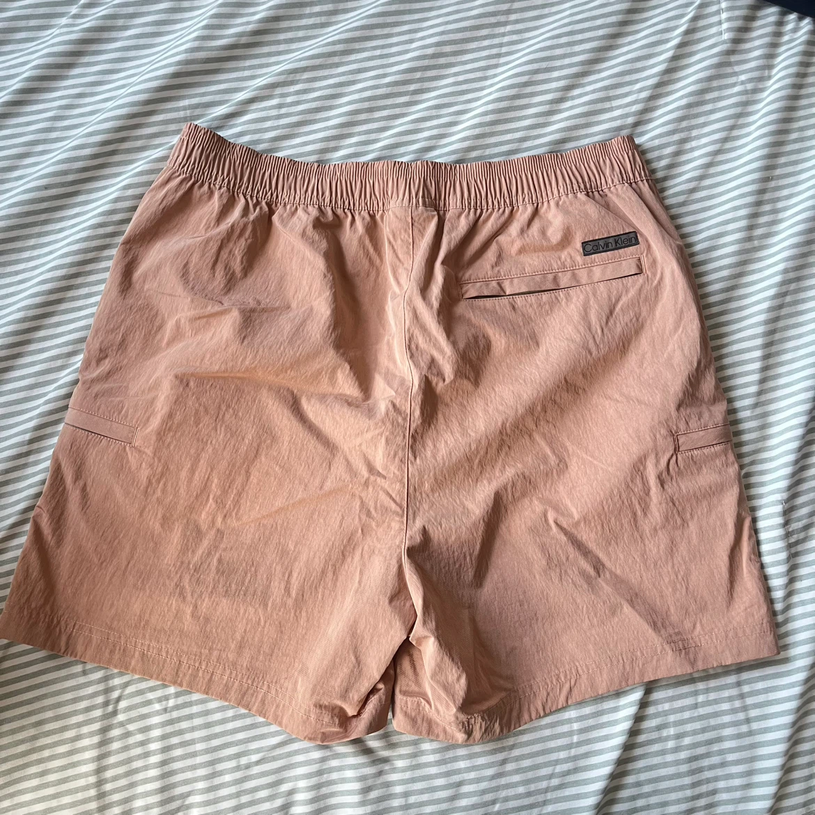 Calvin Klein Pink Cargo Shorts Size M - photo 2