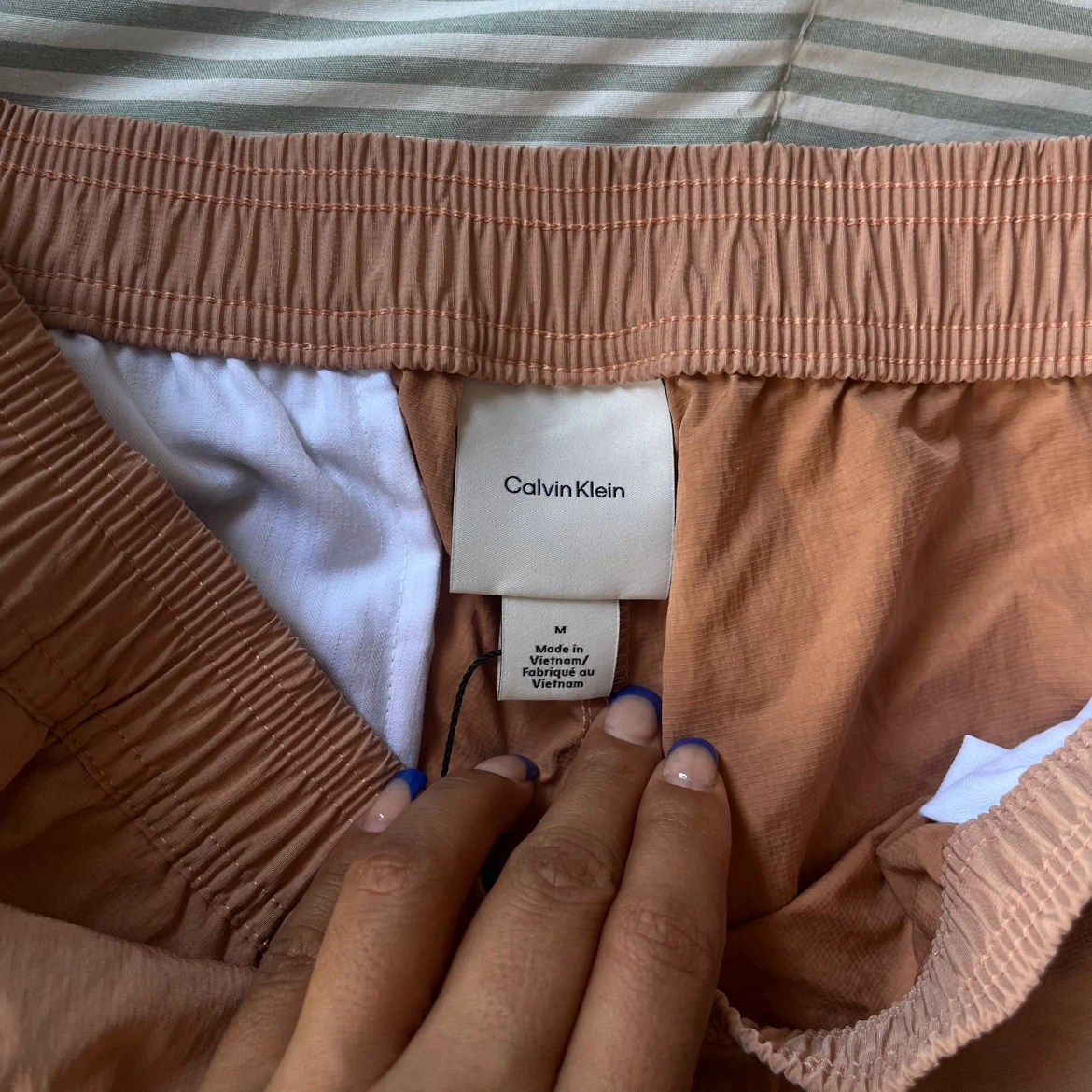 Calvin Klein Pink Cargo Shorts Size M - photo 3