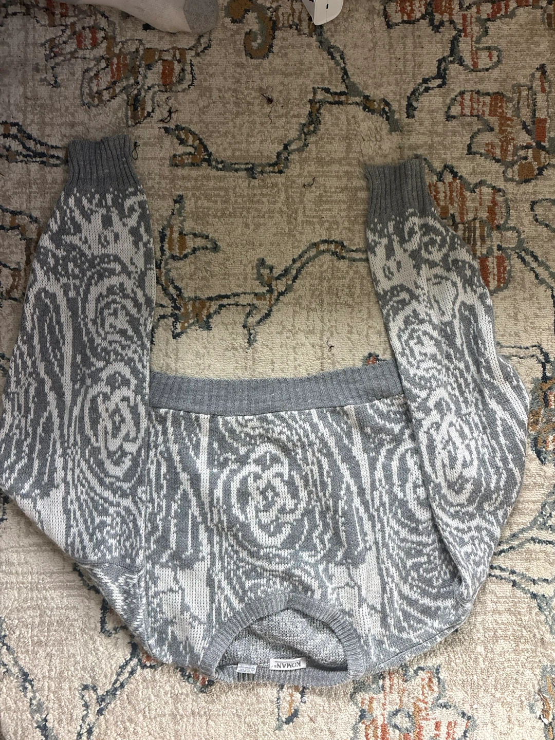 Koman Sweater Grey & White Pattern
