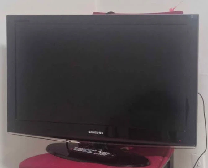 Samsung 32" LN32C459 LCD TV - photo 2