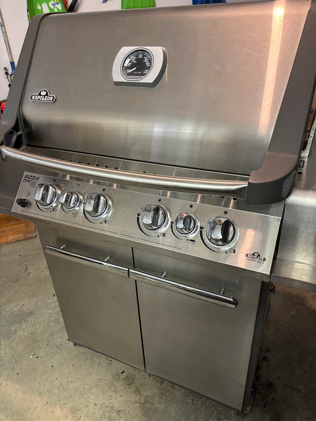 Napoleon Prestige 500 Natural gas Grill