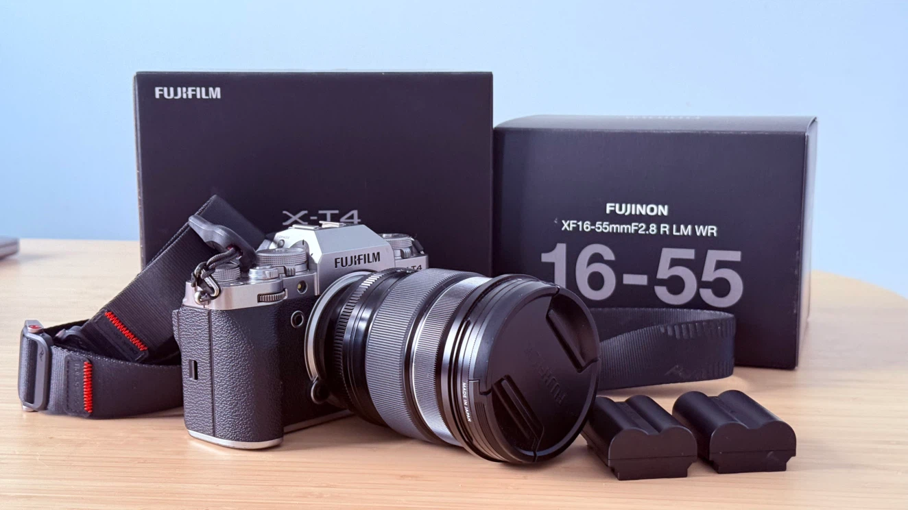 Fujifilm X-T4 Mirrorless Camera with 16-55mm Lens