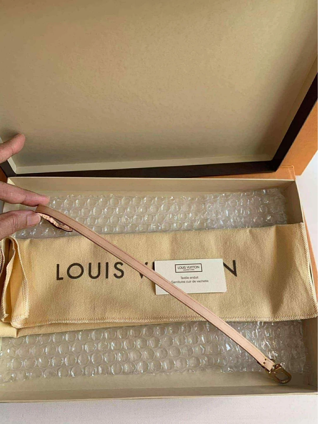 Authentic Louis Vuitton Monogram Pochette check more photos - photo 2