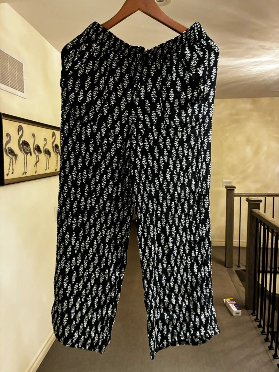 Wild Skye Black White Floral Print Pants - photo 2