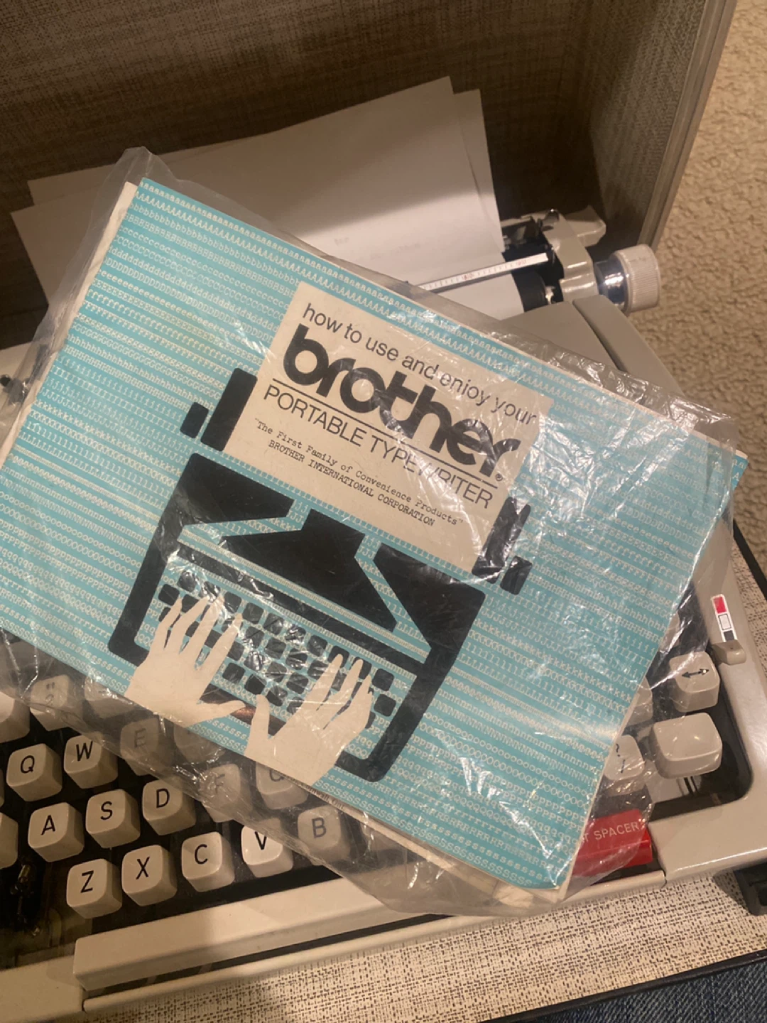 Brother Echelon 89 Portable Typewriter - photo 4