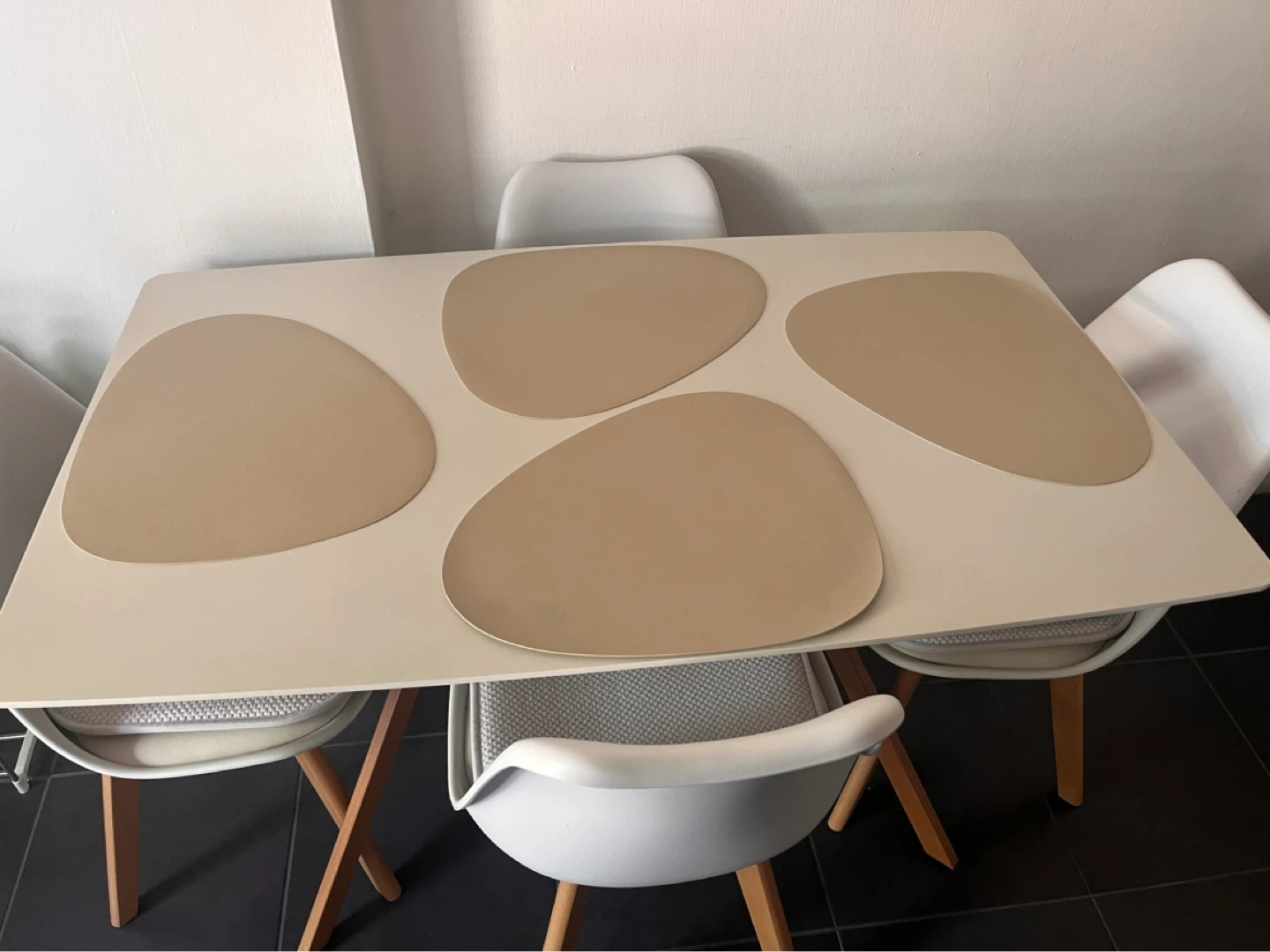 Modern Dining Table w/ Set of 4 Chairs - photo 2