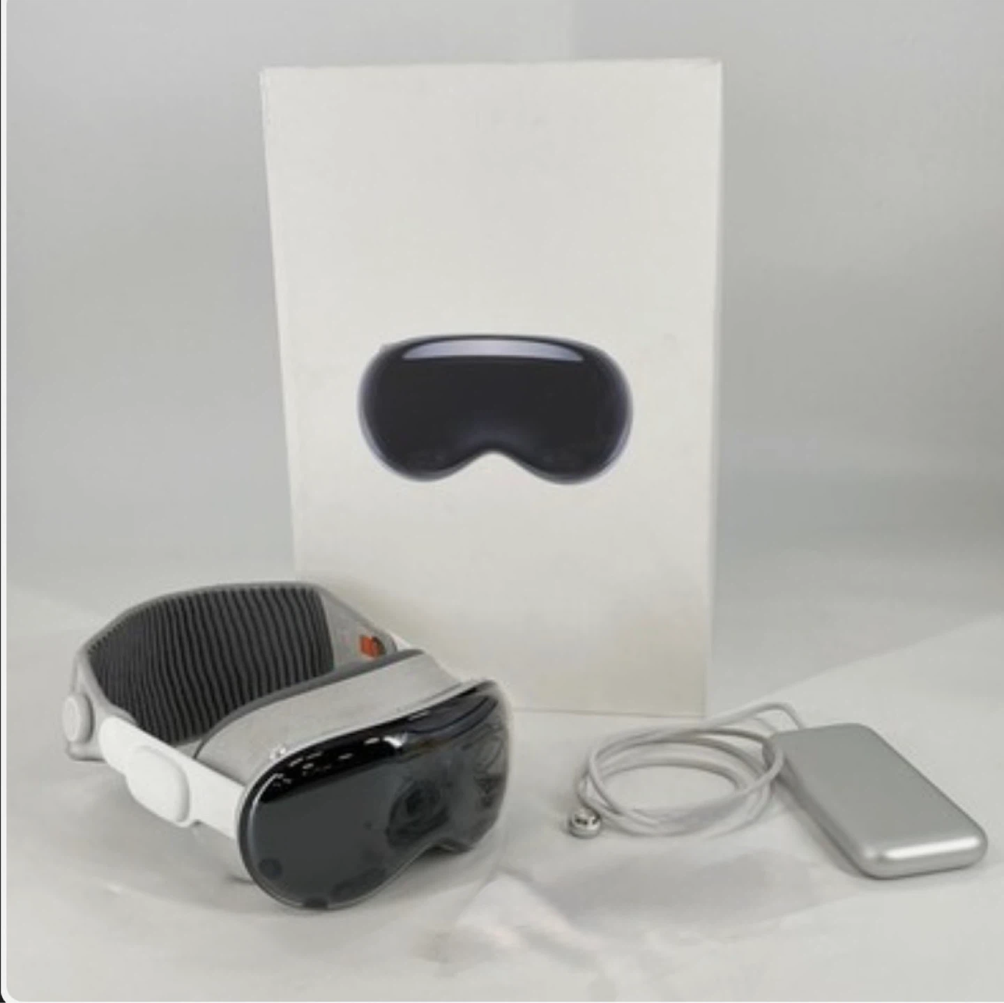 Apple Vision Pro VR Headset