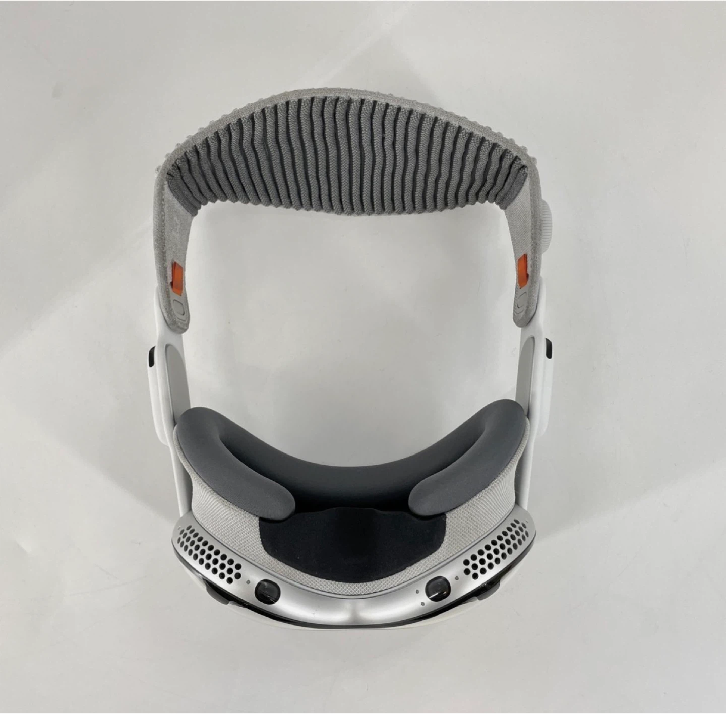 Apple Vision Pro VR Headset - photo 3