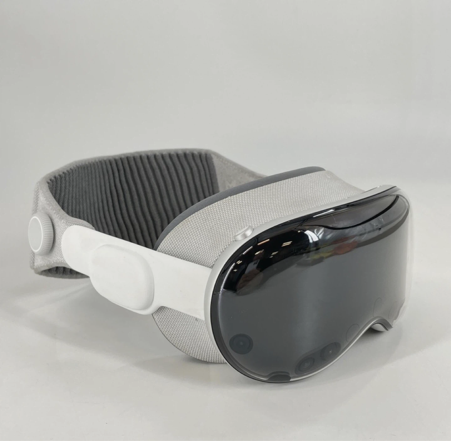 Apple Vision Pro VR Headset - photo 2