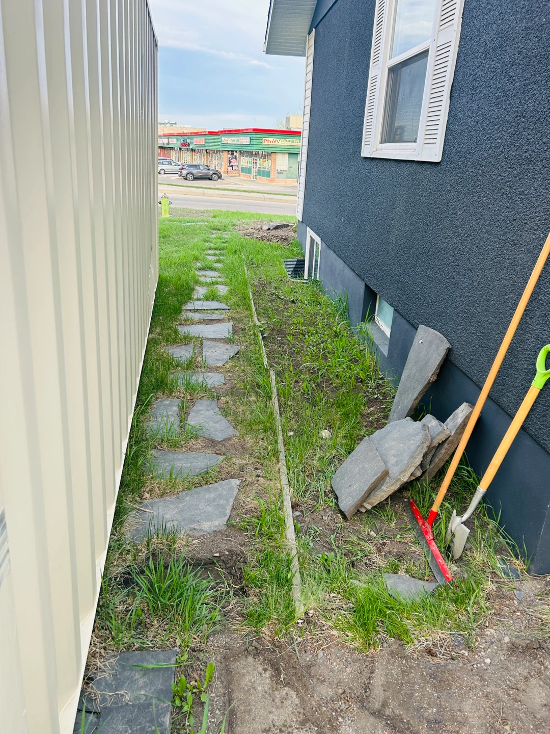 Yard work service sidewalks - photo 2