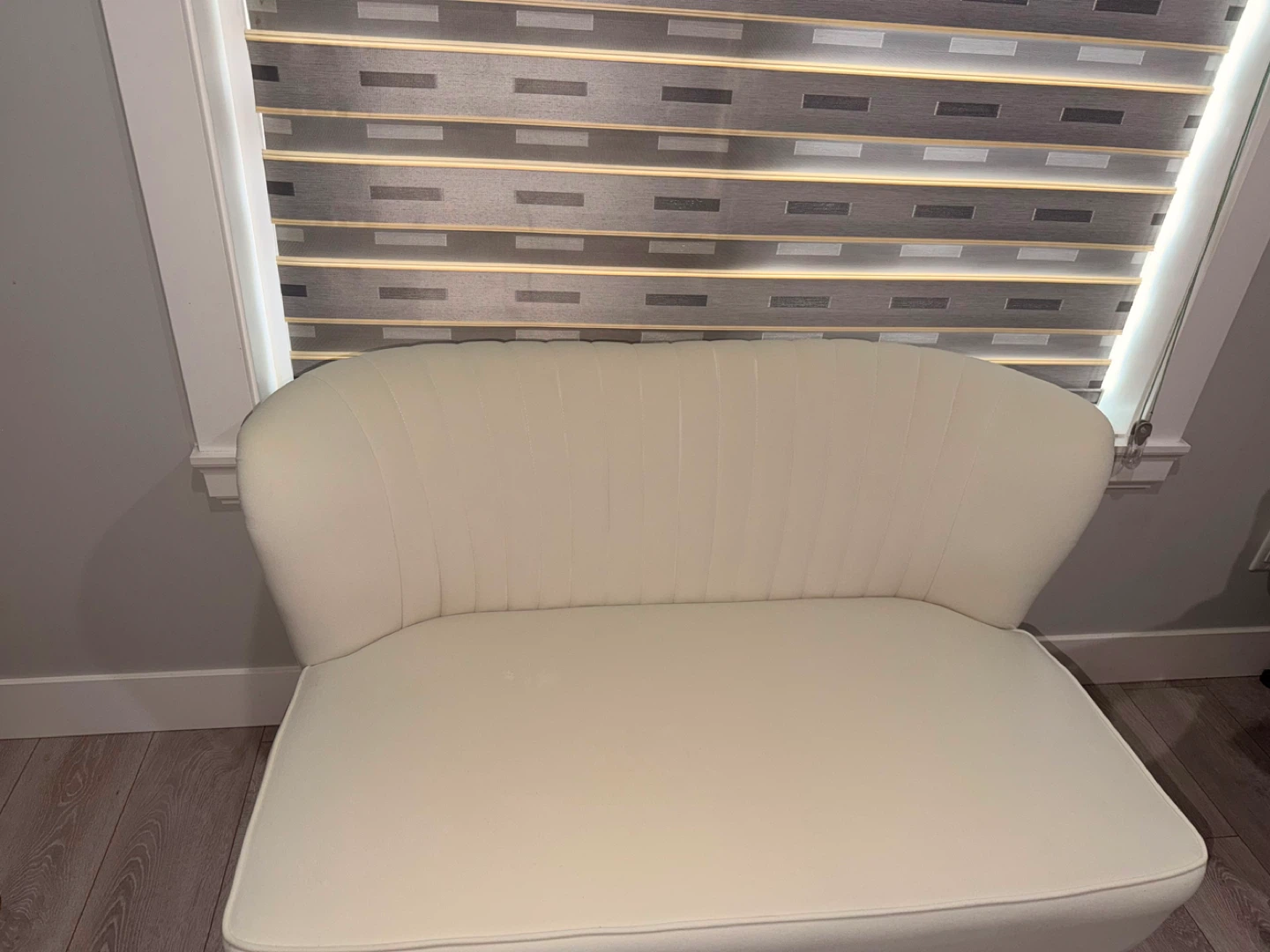Cream Accent table and chairs - photo 2