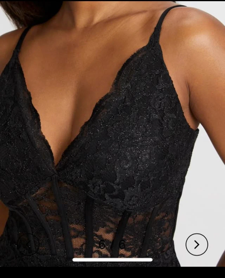 Laura Black Lace Gown Size 6 - photo 3