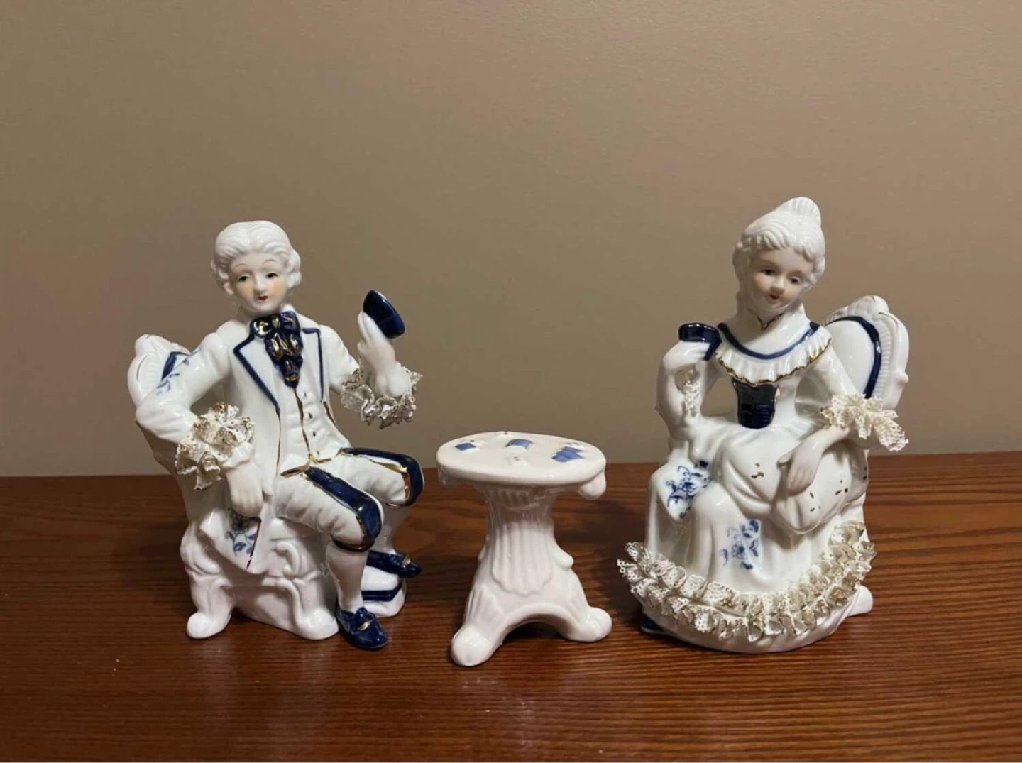 VICTORIAN PORCELAIN FIGURINE SET