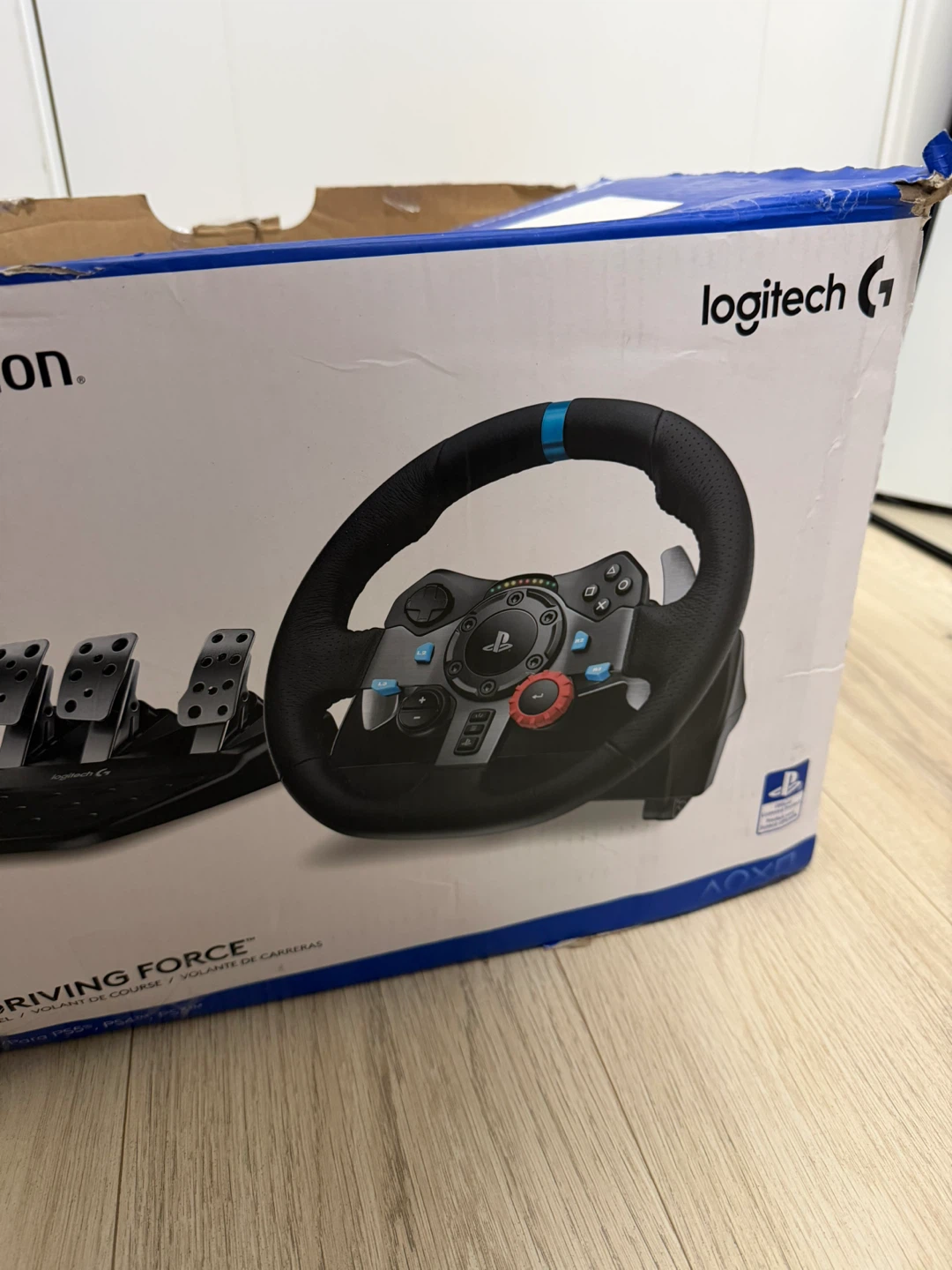 Logitech G920 Driving Force Racing Wheel and Floor Pedals