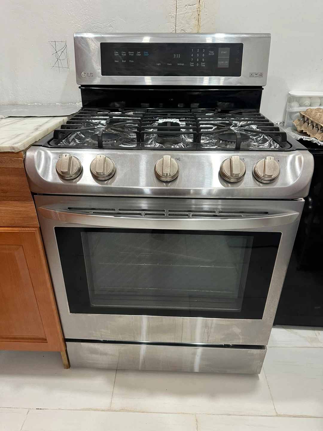 LG Gas Range Oven - photo 3