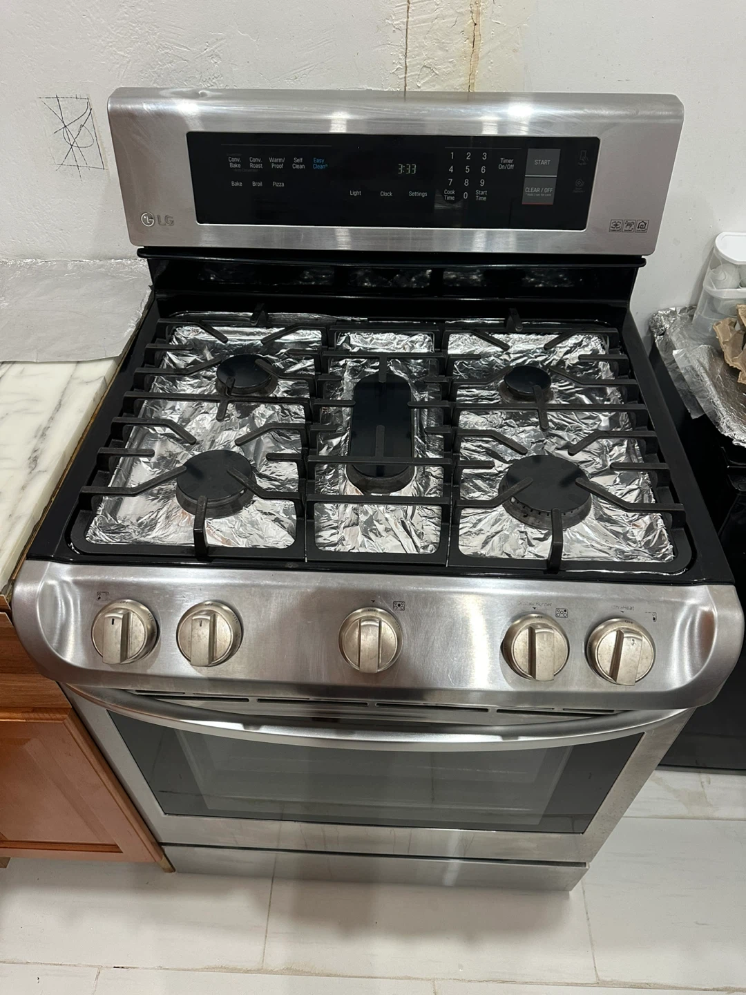 LG Gas Range Oven - photo 2
