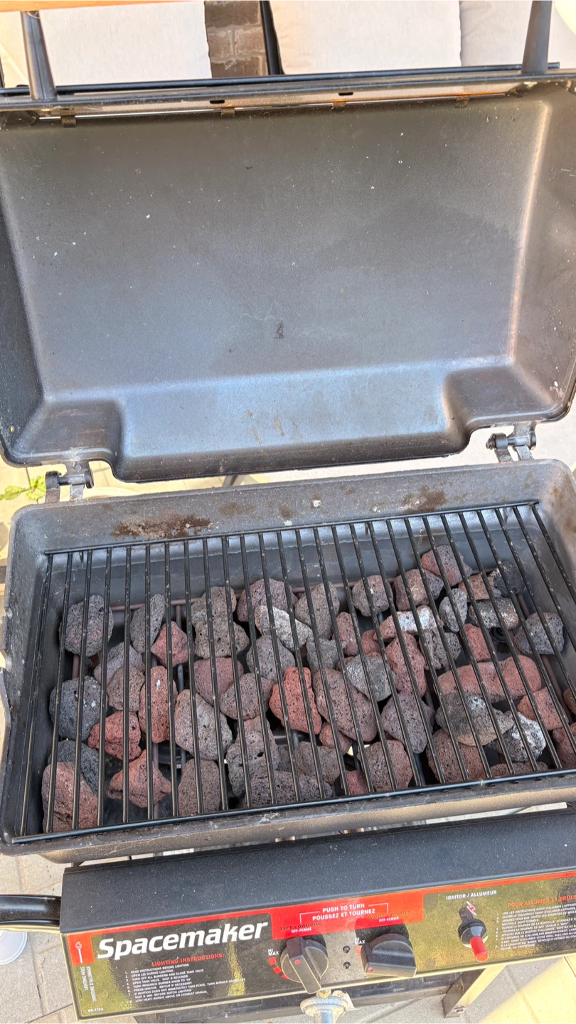 Spacemaker Propane BBQ Grill – Works Great | Lava Rock Style - photo 2