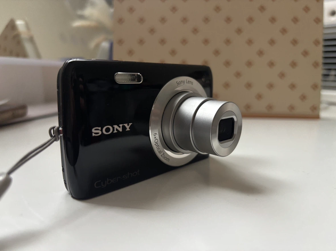 Sony Cyber-shot Digital Camera - photo 3