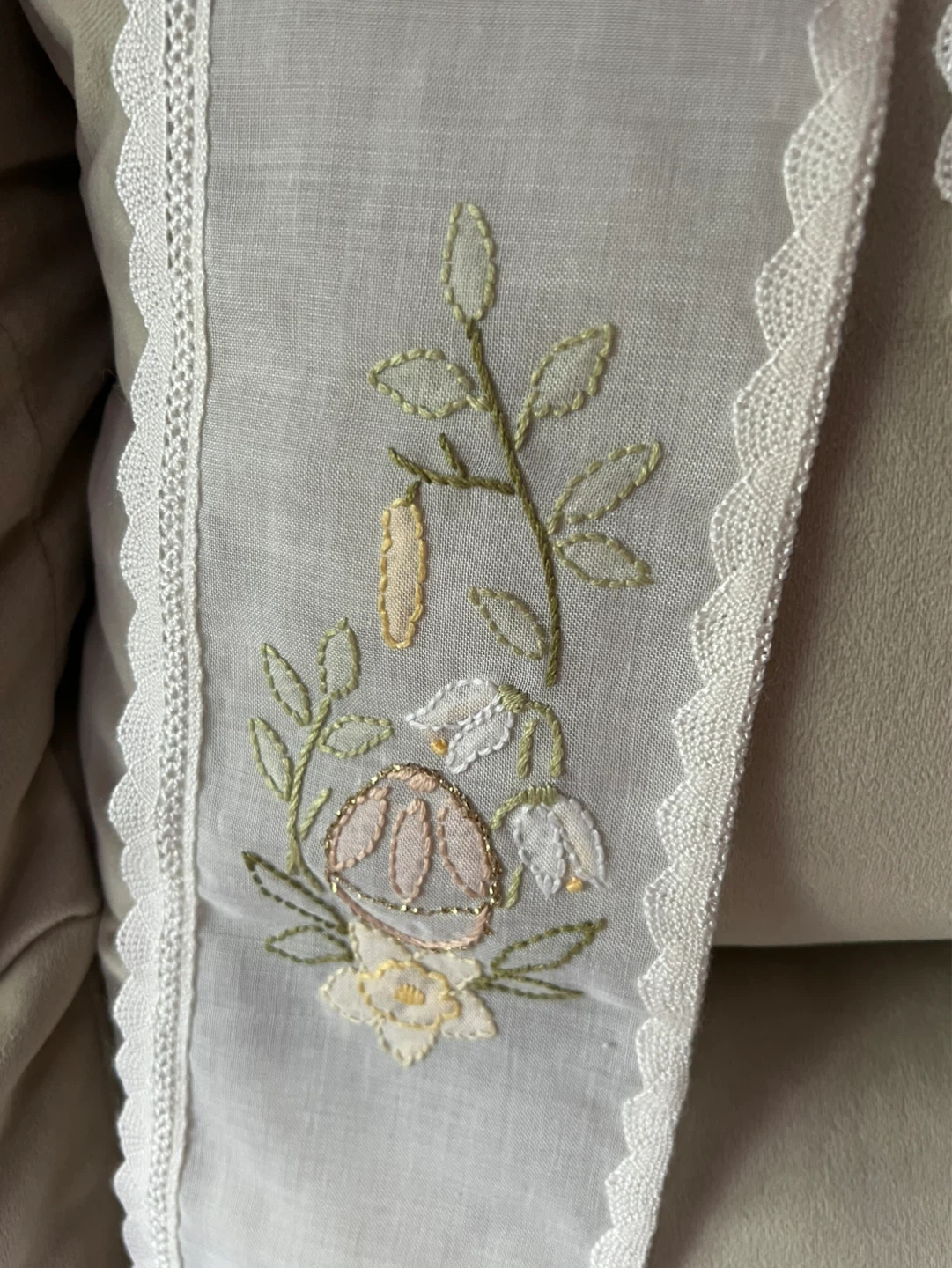 Embroidered Table Runner with Floral Design - photo 2