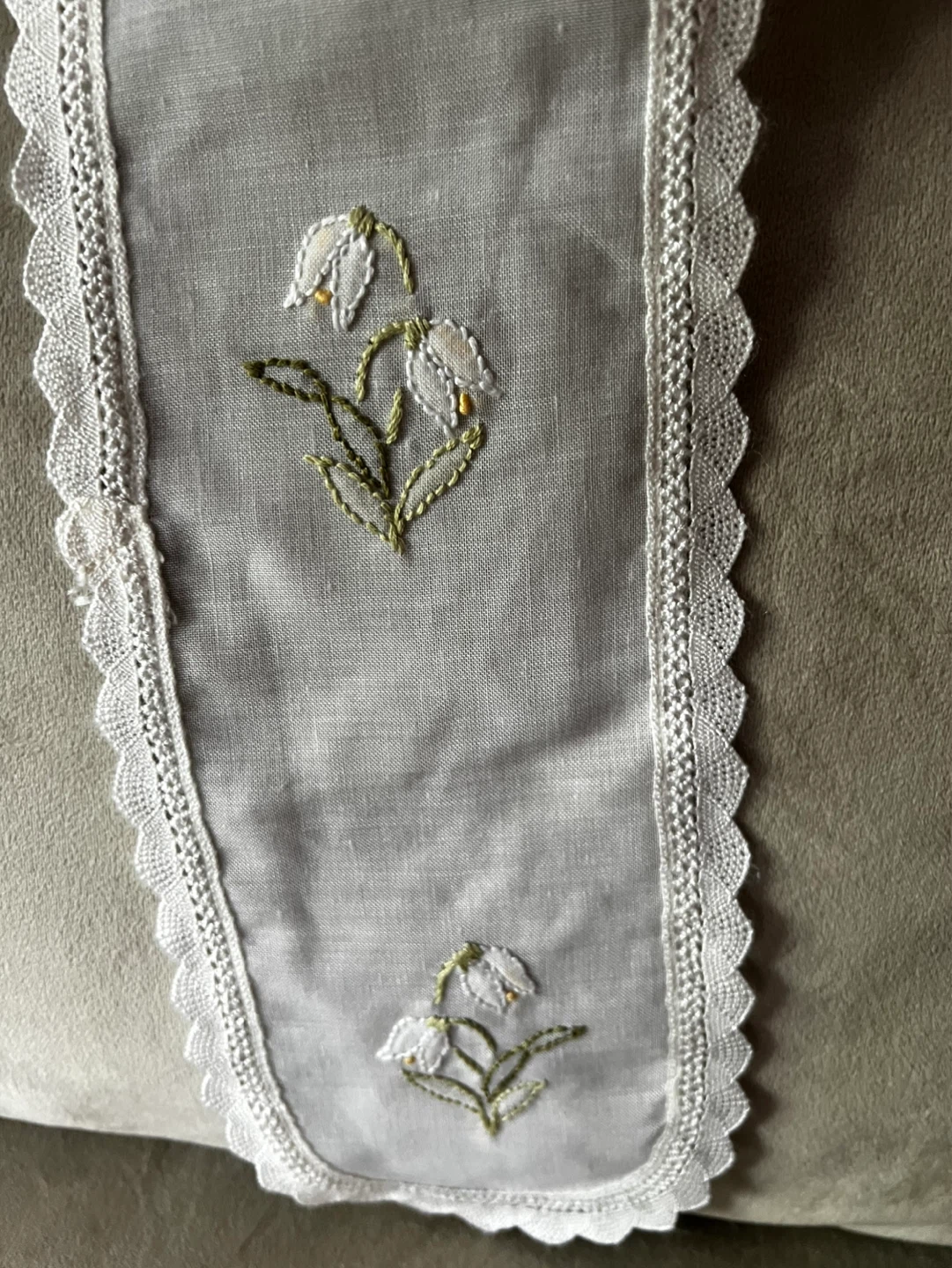 Embroidered Table Runner with Floral Design - photo 3