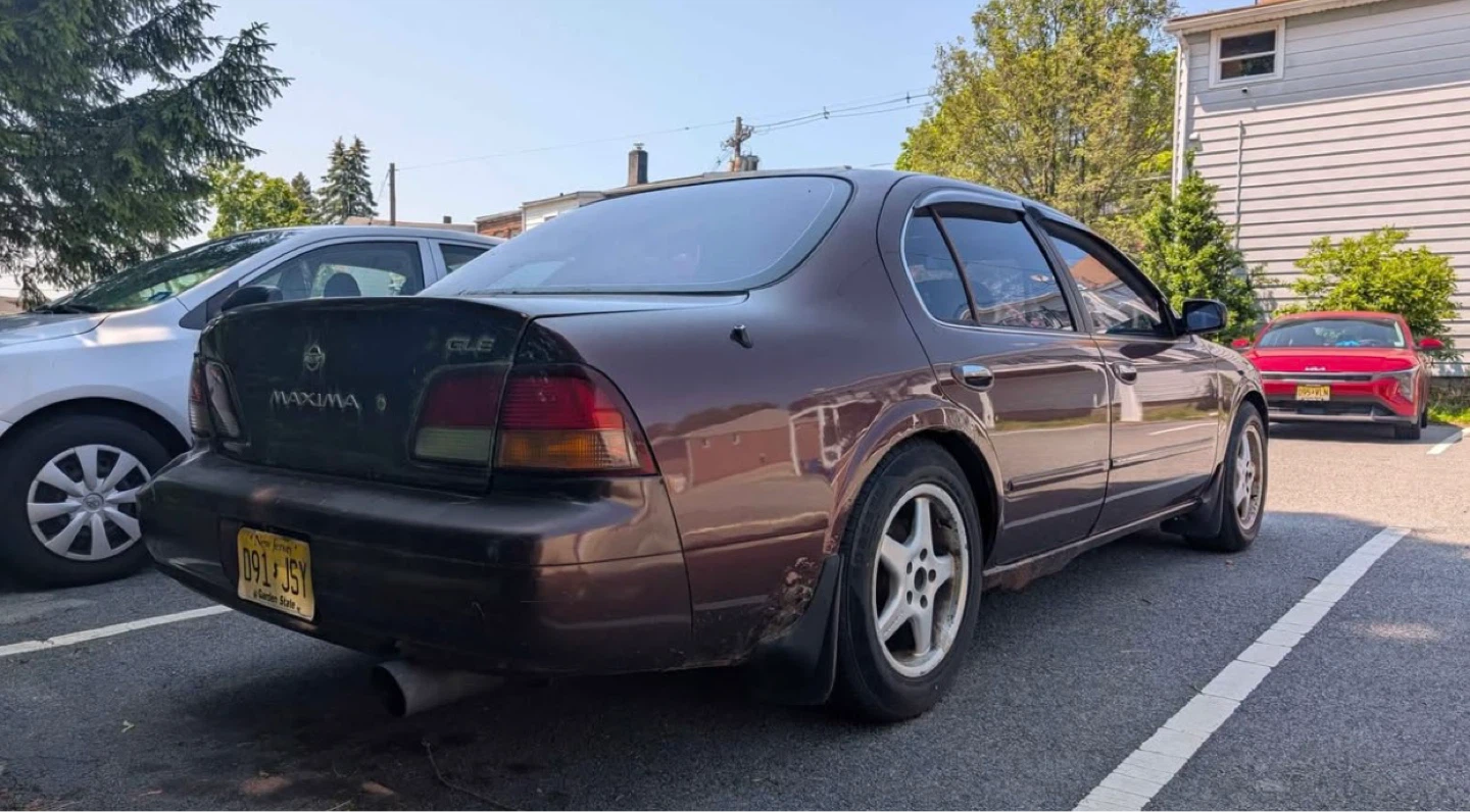 Nissan Maxima GLE Sedan - photo 3