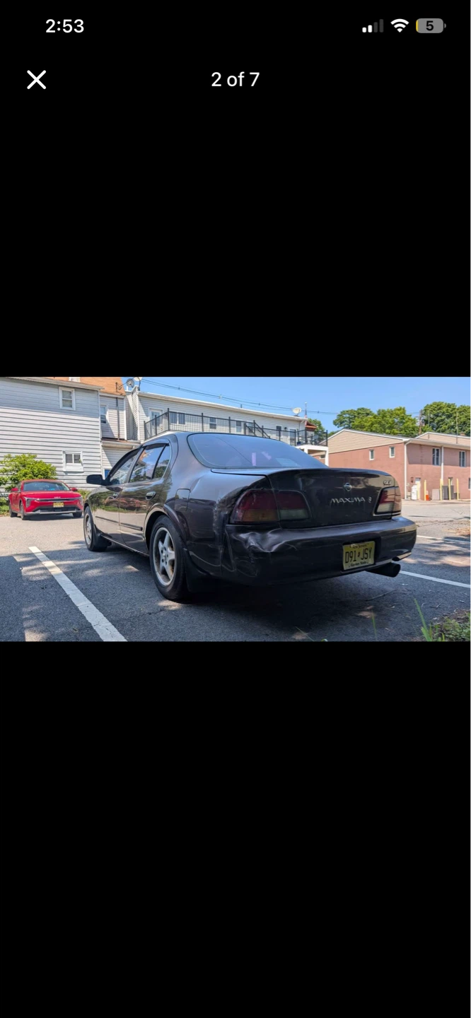 Nissan Maxima GLE Sedan - photo 2