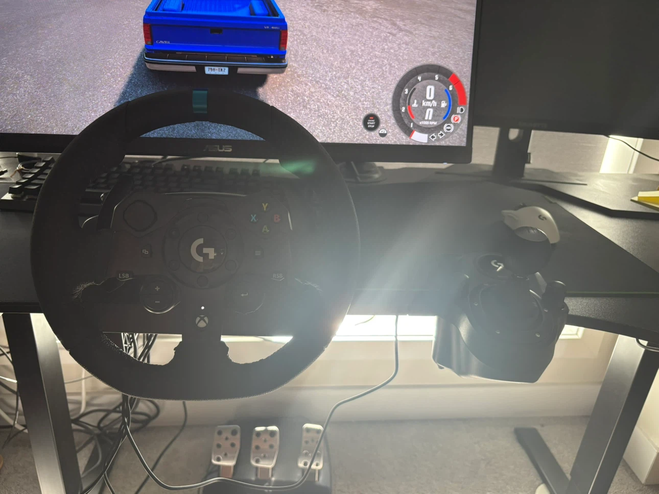 Logitech G923 Racing Wheel and Pedals+ Shifter