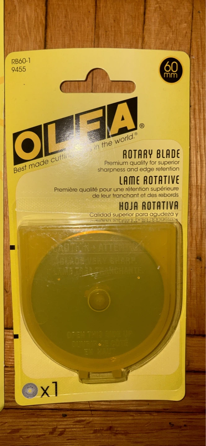 Olfa Ergonomic Rotary Cutter with 45mm and 60mm - photo 3