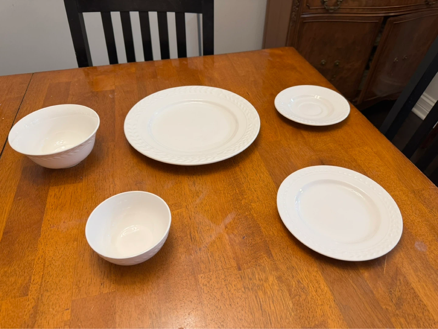 White Dinnerware Set with Embossed Rim - photo 4