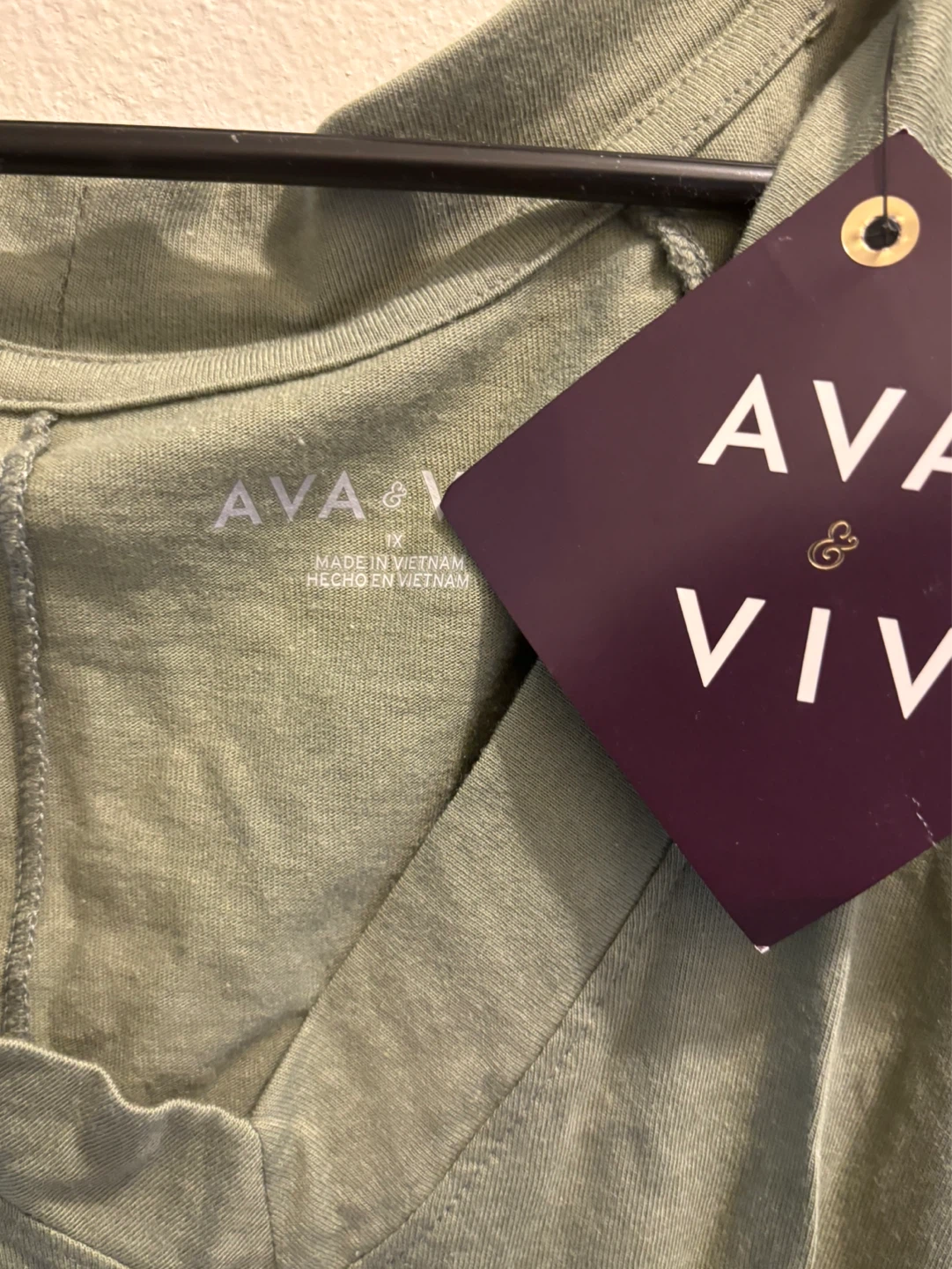 NEW-Ava & Viv Women's Green Long Sleeve V-Neck T-Shirt Size 1X - photo 2