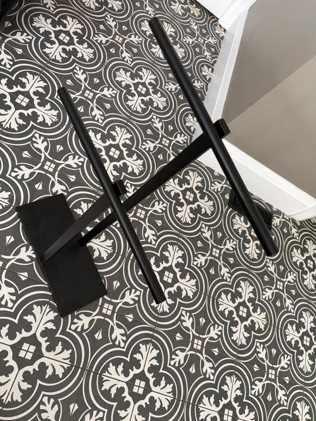 Black Metal Towel Rack - photo 2