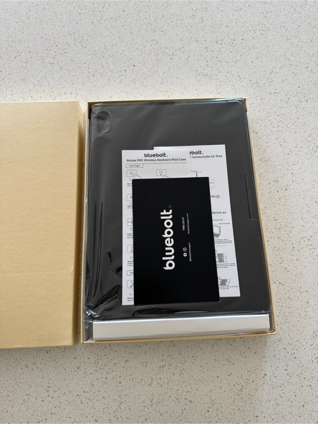 Bluebolt Rotate PRO Wireless Keyboard iPad Case - photo 3