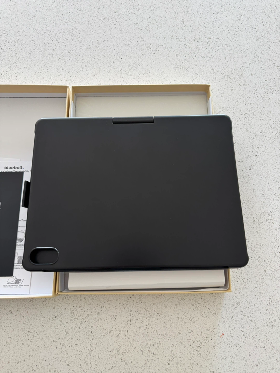 Bluebolt Rotate PRO Wireless Keyboard iPad Case - photo 4