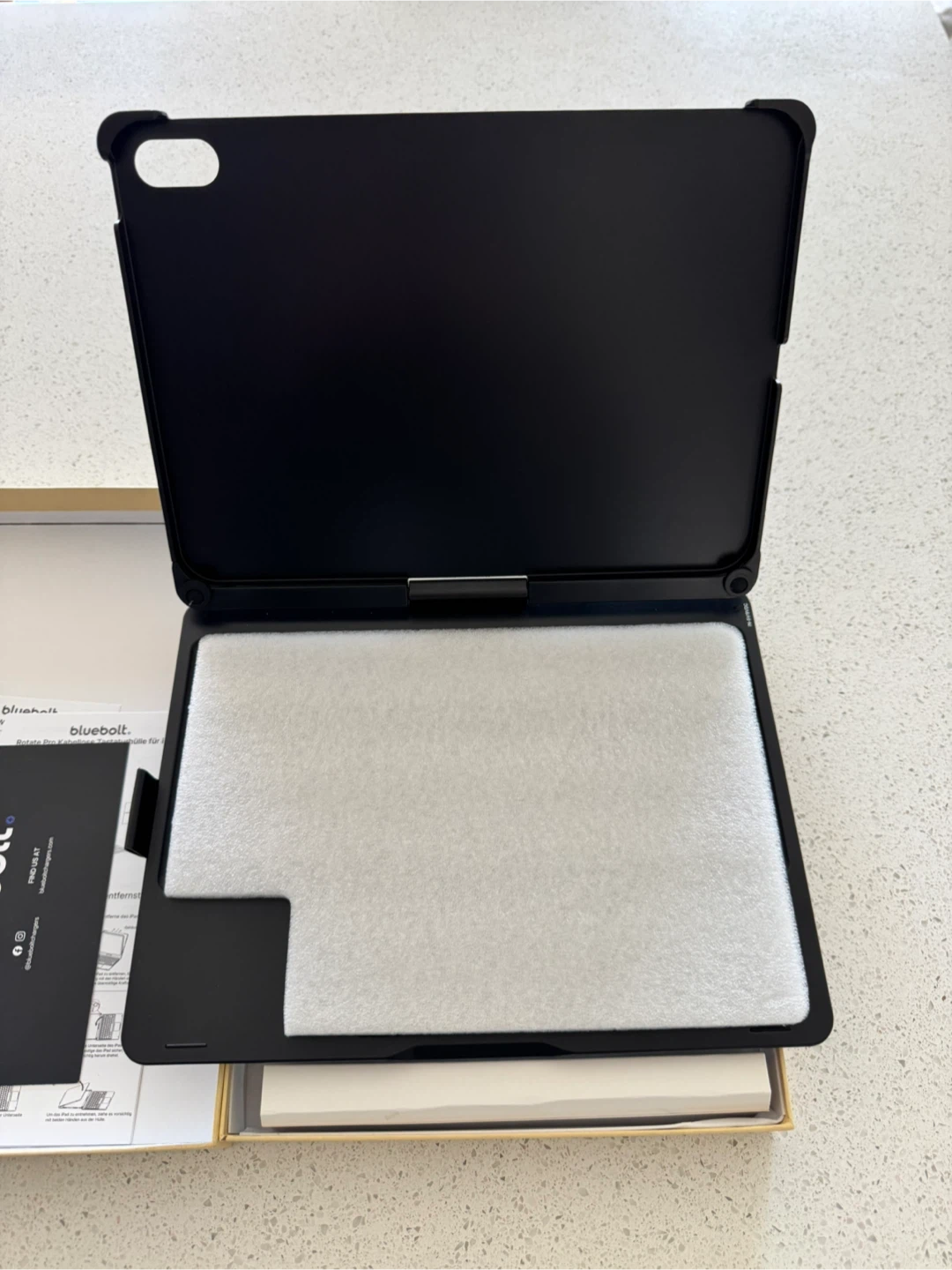 Bluebolt Rotate PRO Wireless Keyboard iPad Case - photo 5