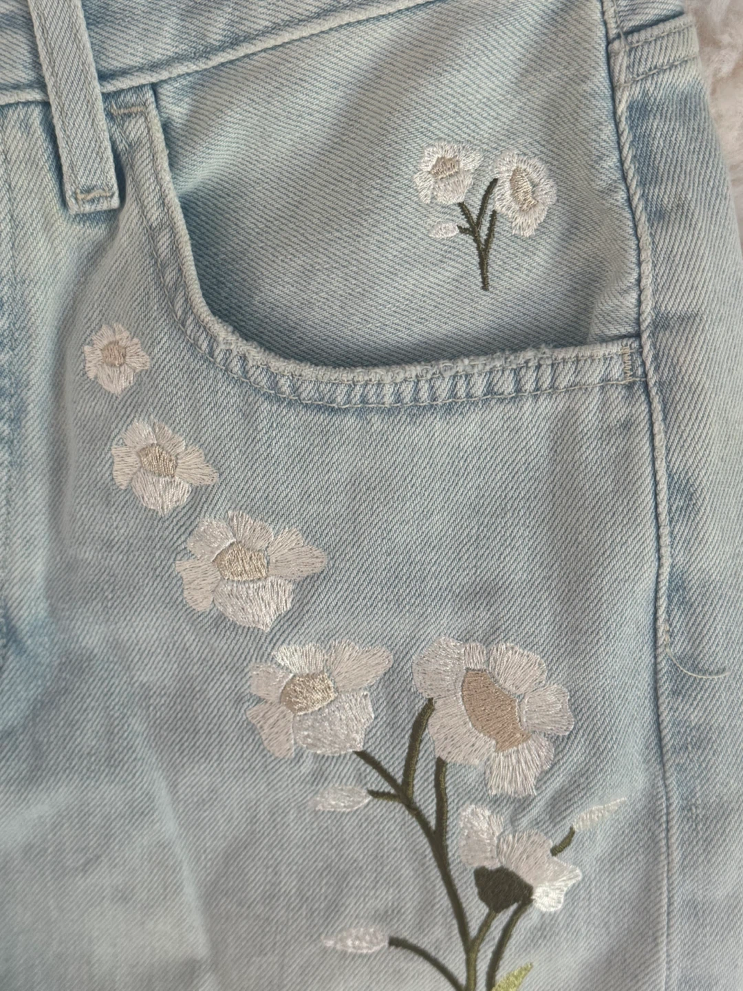 7 For All Mankind Embroidered Cut Off Denim Shorts Size 26 - photo 5