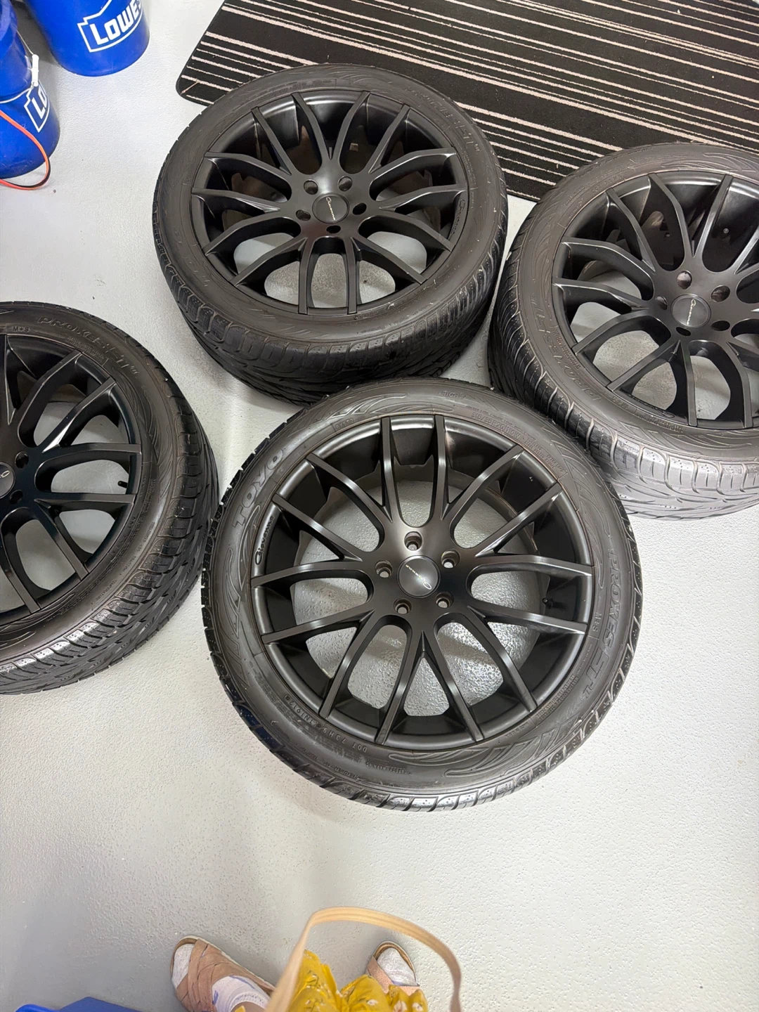 Giovanna Wheels and Tires Set